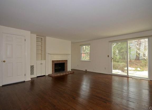 3rd image of 78 Hoyt St