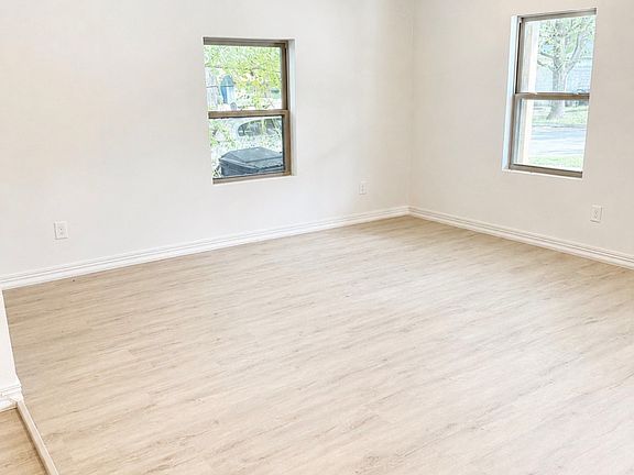 5th image of 811 W Day St