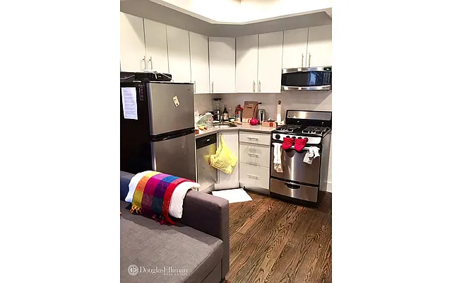 Rented by Douglas Elliman | media 22