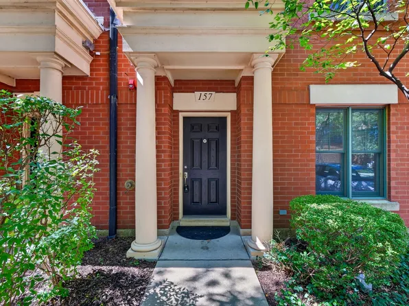 157 Festival Ct, Elgin, IL 60120