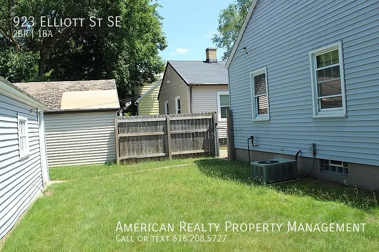 923 Elliott St SE — Photo 13