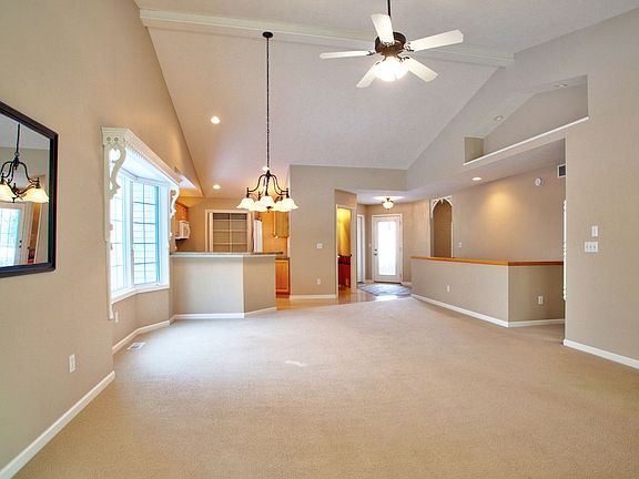 3rd image of 412 Timberlake Dr W