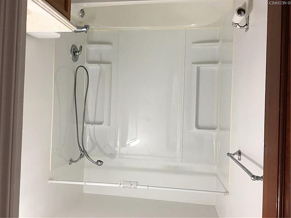 4th image of 1677 Longwood Dr