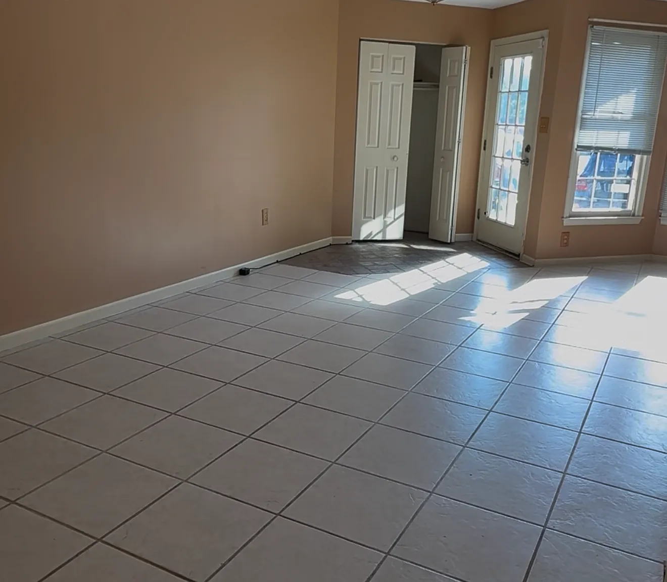 3 bed, 2.5 bath, 1384 sqft, $2,450 — Photo 2