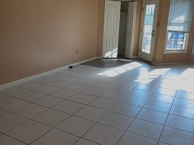 3182 Westdale Ct — Photo 2