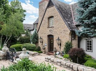 5620 Mission Dr, Mission Hills, KS 66208