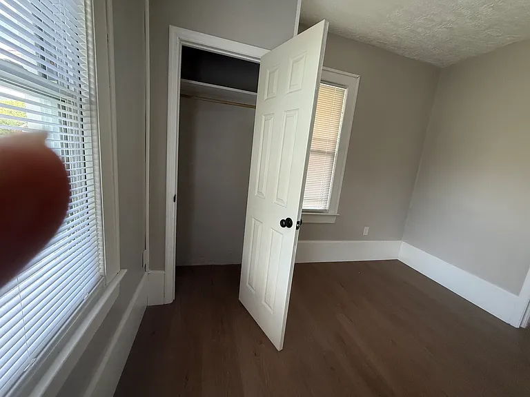 2042 Lee Ave — Photo 13