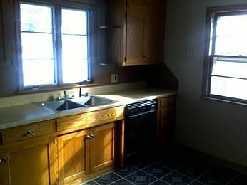 2nd image of 531 Gotzian St