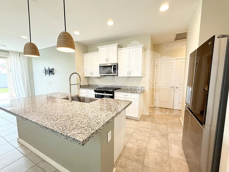4373 W Allen St — Photo 7