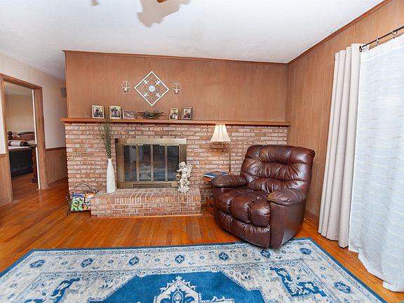 3rd image of 109 Pawnee Dr