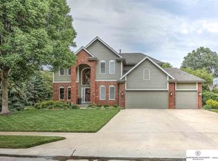 15748 Burdette St, Omaha, NE 68116