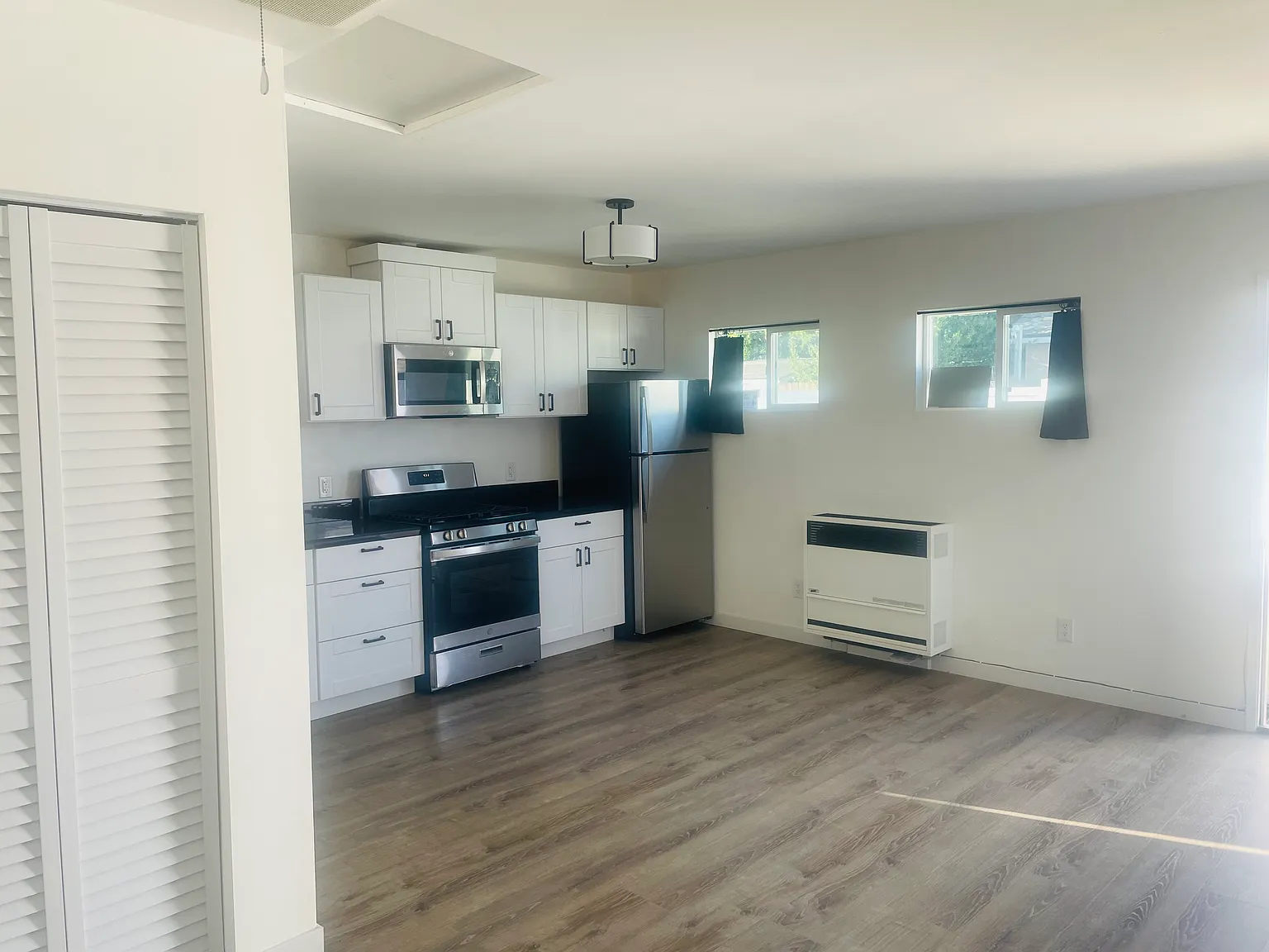 Studio, 360 sqft, $2,000 — Photo 4
