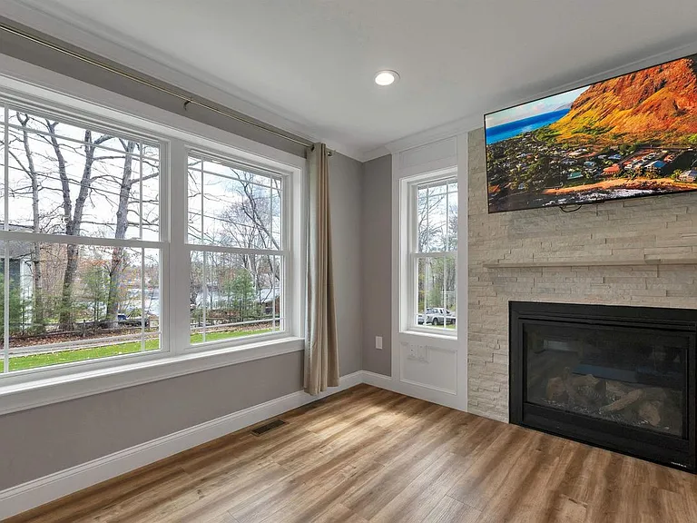 40 Mary Ann Ave — Photo 42