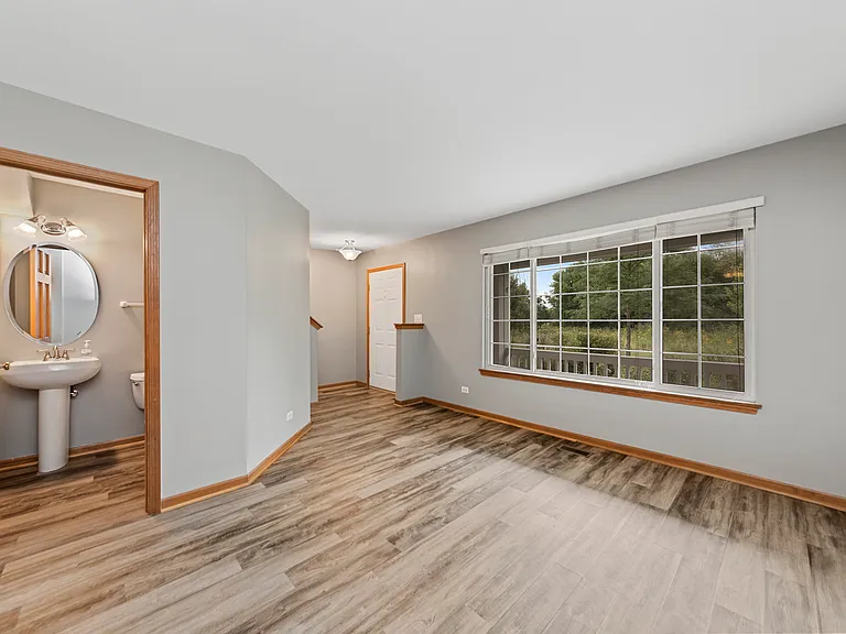 690 Lincoln Station Dr — Photo 7