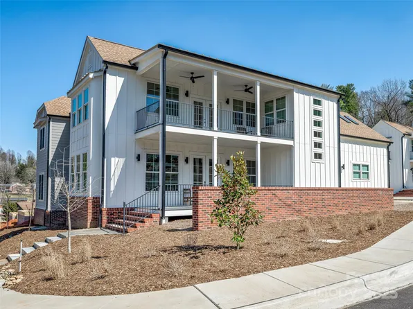 60 Skyvue Ct, Saluda, NC 28773