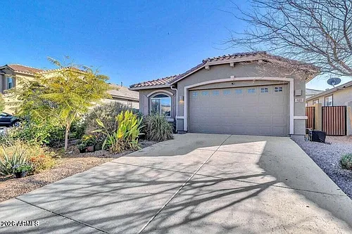 327 W Tamarack Dr Photo 1