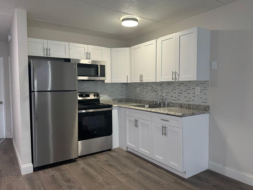 1st image of 2700 Vandiver Dr APT 10D