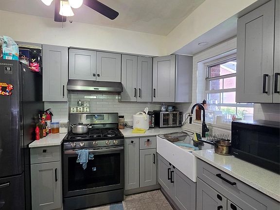 5th image of 2570 Pearsall Avenue