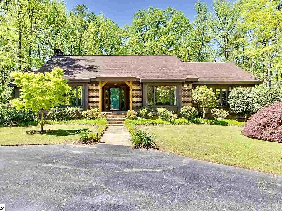 1st image of 107 Highbourne Dr