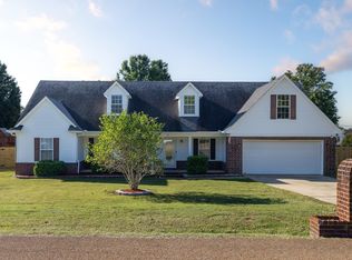 93 Sterling Farm Dr, Atoka, TN 38004
