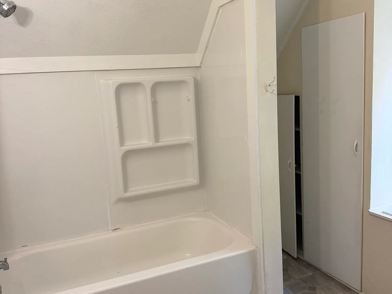 3 bed, 1.5 bath, 1296 sqft, $1,350 — Photo 3