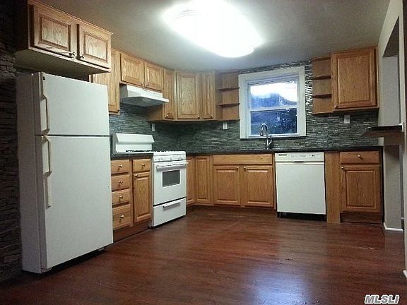 3rd image of 1164 Port Washington Blvd