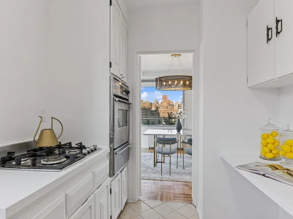 300 East 74th Street image 7 of 11