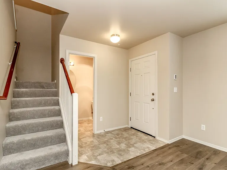 1360 Sinclair Dr — Photo 3