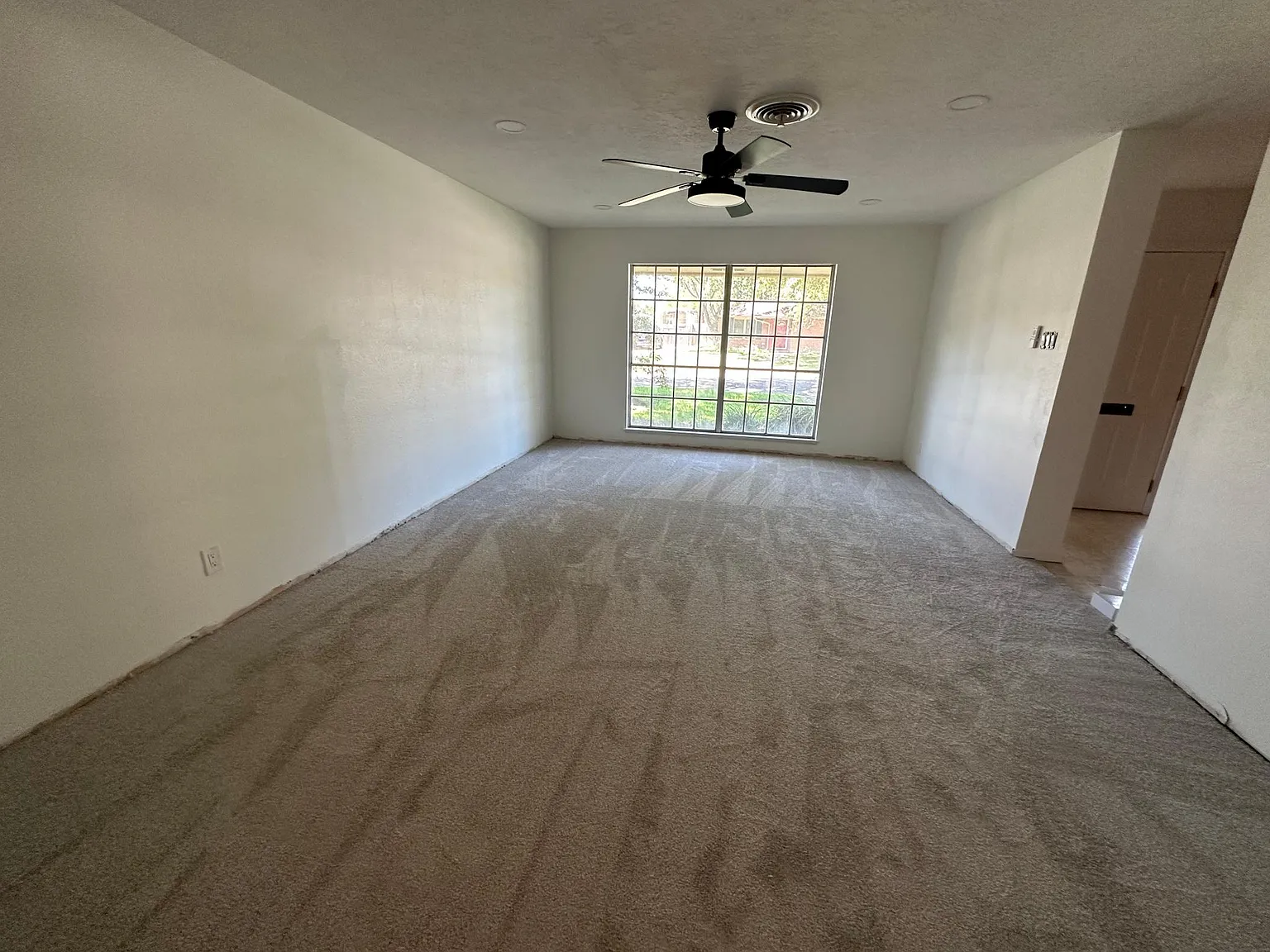 3 bed, 1894 sqft, $1,950 — Photo 4