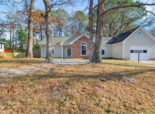 186 Raintree Cir, Jacksonville, NC 28540