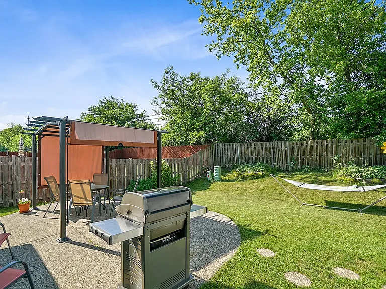 1656 Templeton Ct — Photo 18