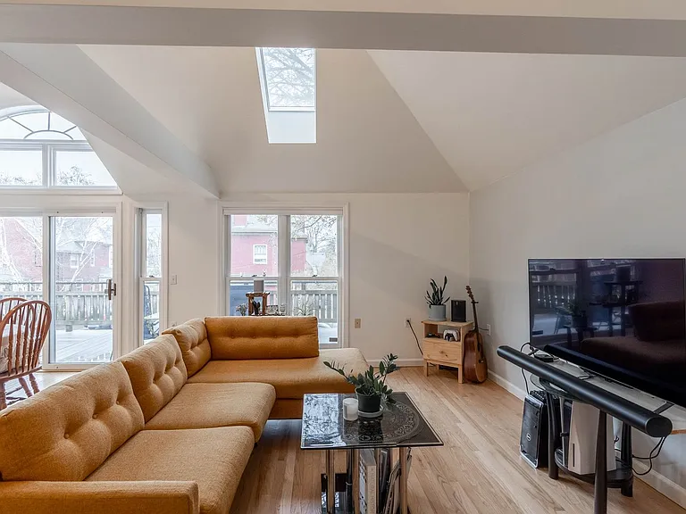 208-210 Vaughan Street — Photo 6