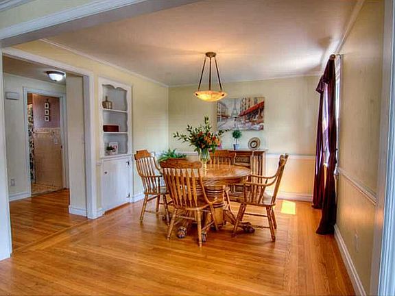 5th image of 214 Garden City Dr