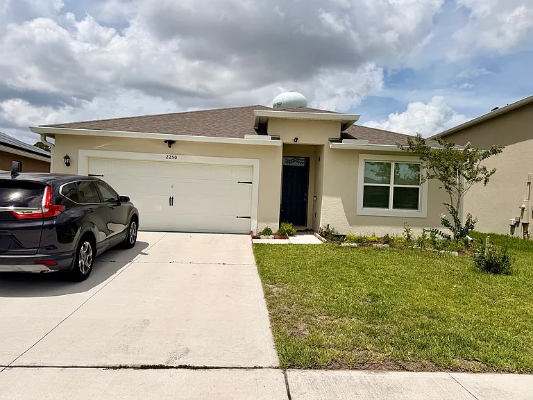 2250 Hidden Palm Dr — Photo 1