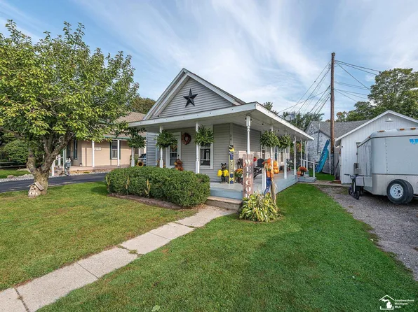 24 1st St, Milan, MI 48160