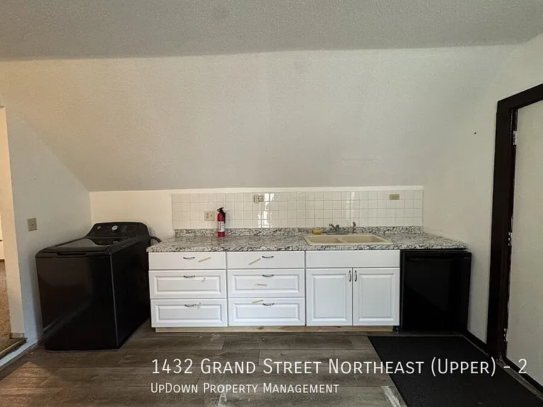 1432 Grand St NE #2 — Photo 10