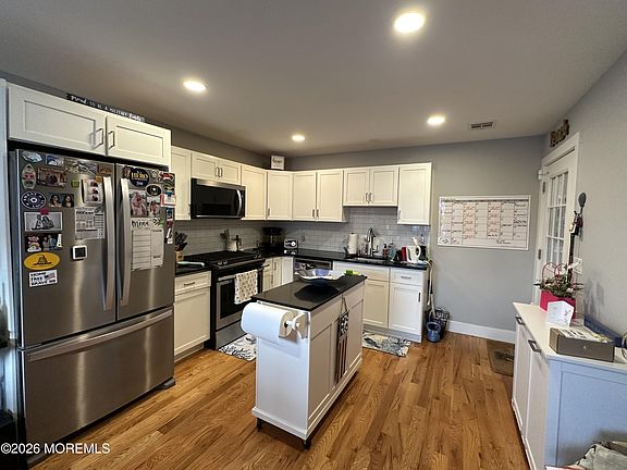 3rd image of 517 Asbury Ave APT D