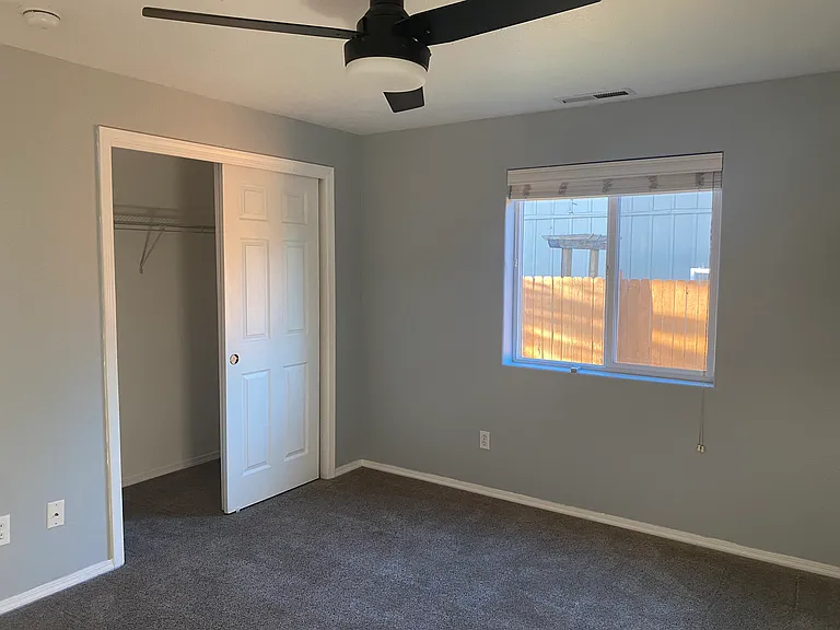 836 Fairmont Dr NE — Photo 25
