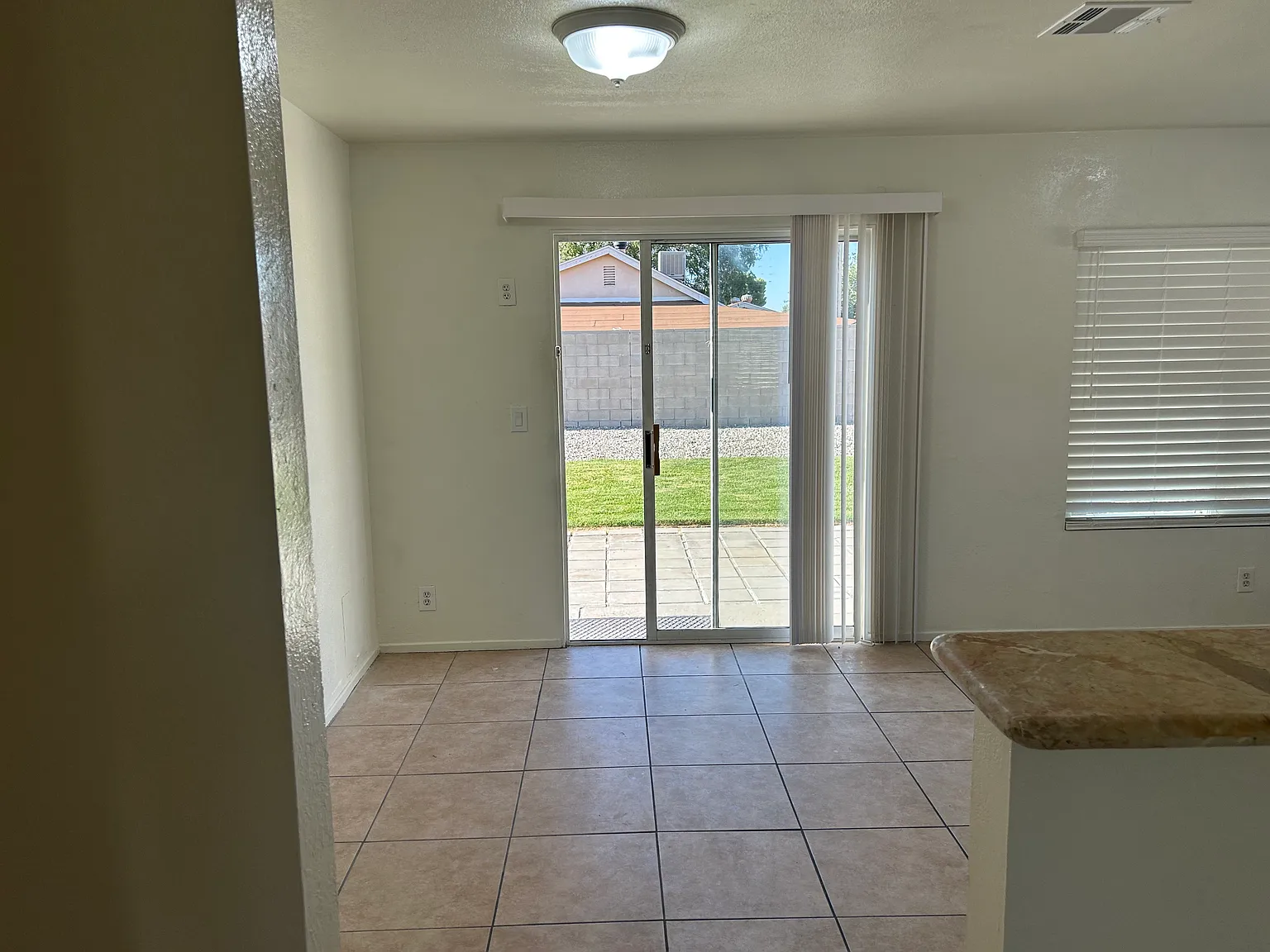 3 bed, 936 sqft, $2,400 — Photo 4