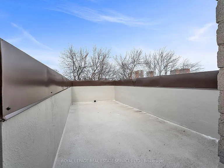 2820 Danforth Ave #302 — Photo 14
