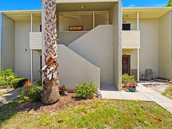 404 Windrush Bay Dr, Tarpon Springs, FL 34689