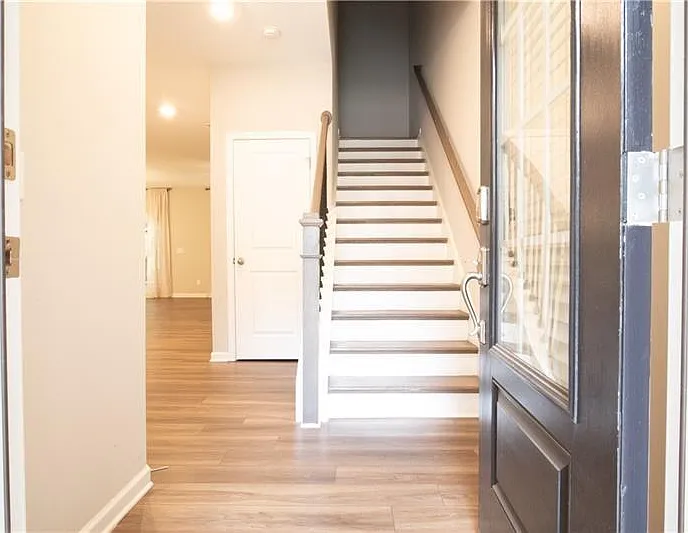 3 bed, 2.5 bath, 1970 sqft, $3,280 — Photo 3