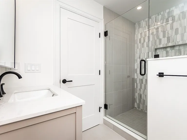 165 Campbell Ave #2 — Photo 26