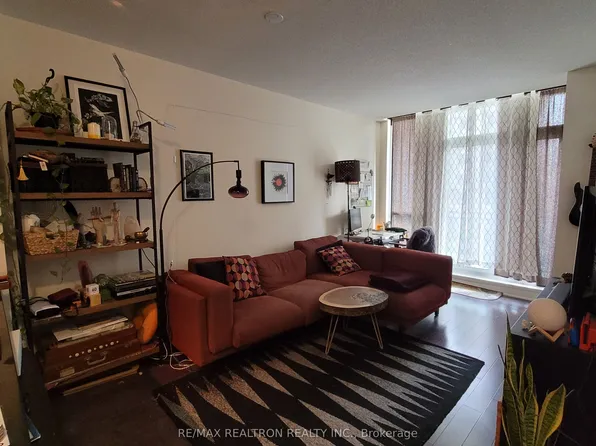 4070 Confederation Pkwy, Mississauga, ON