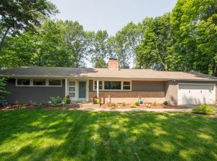 9071 N Lake Dr, Bayside, WI 53217