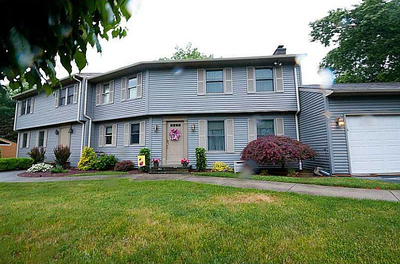 1st image of 28 Baneberry Dr