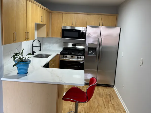 400 Village Cir Unit 1-9, Willow Springs, IL 60480