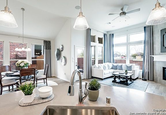 2nd image of 4130 Monteverde View