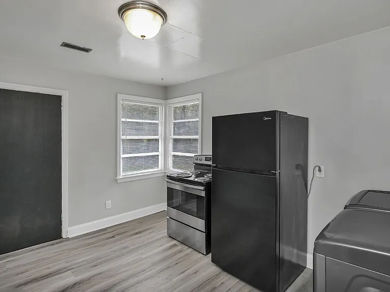 3300 Margrave Rd #B — Photo 6