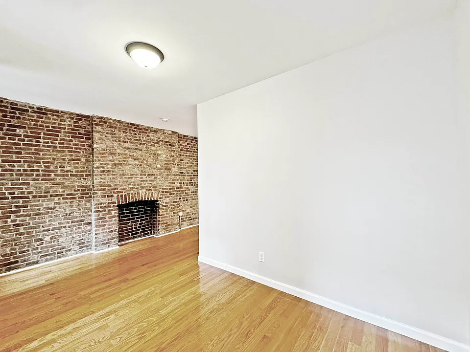 54 E 4th St #23